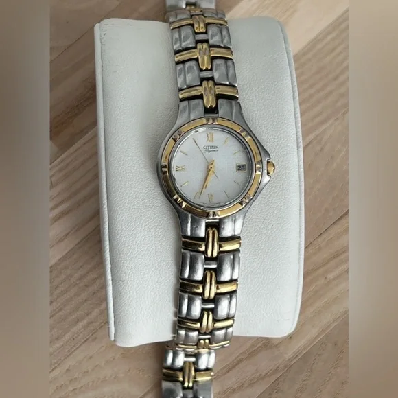 ★レア逆輸入★Citizen Quartz Two Tone Bracelet Ladies Watch Shop Citizen's Ladies' Quartz two-tone stainless steel case